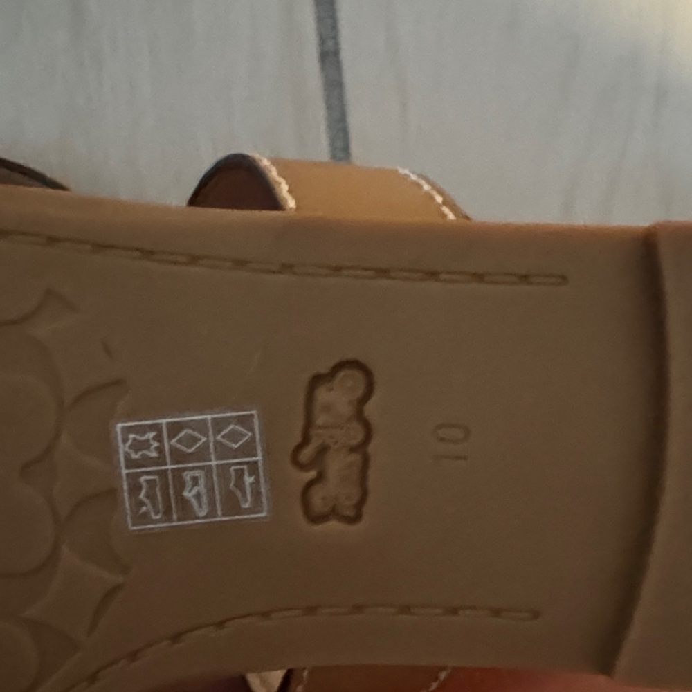 👡🤎🐎Coach Tan Leather Sandals with Gold Accents - Picture 6 of 6